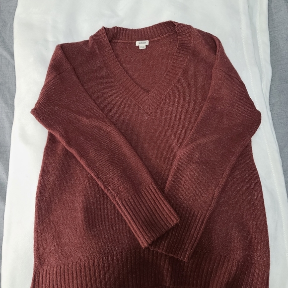 2/25$ 🛍 Burgundy sweatshirt - Picture 1 of 3